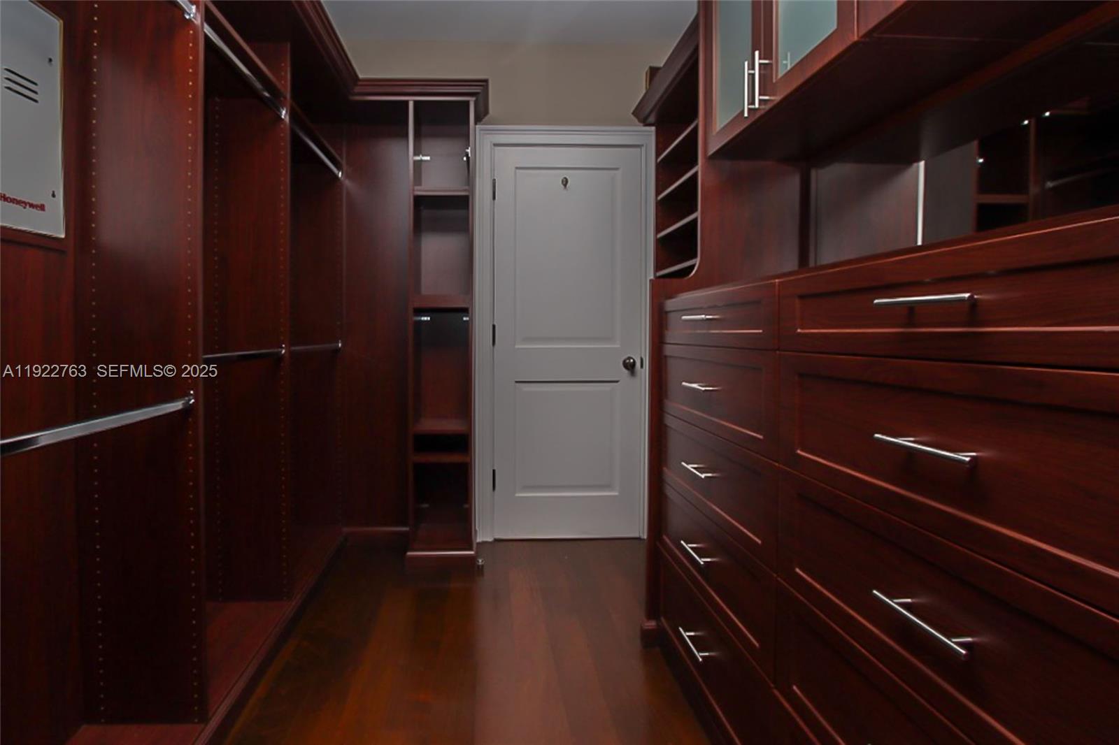 1400 Alberca St # 1400