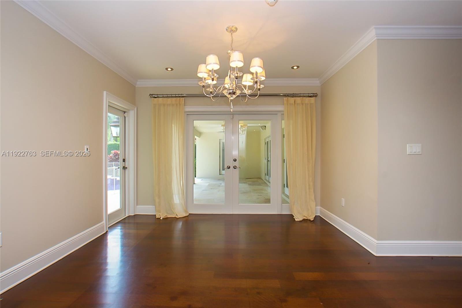 1400 Alberca St # 1400