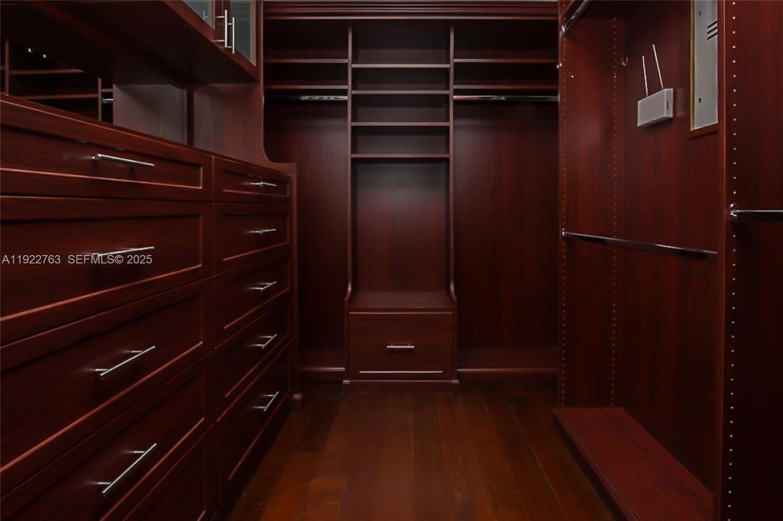 1400 Alberca St # 1400