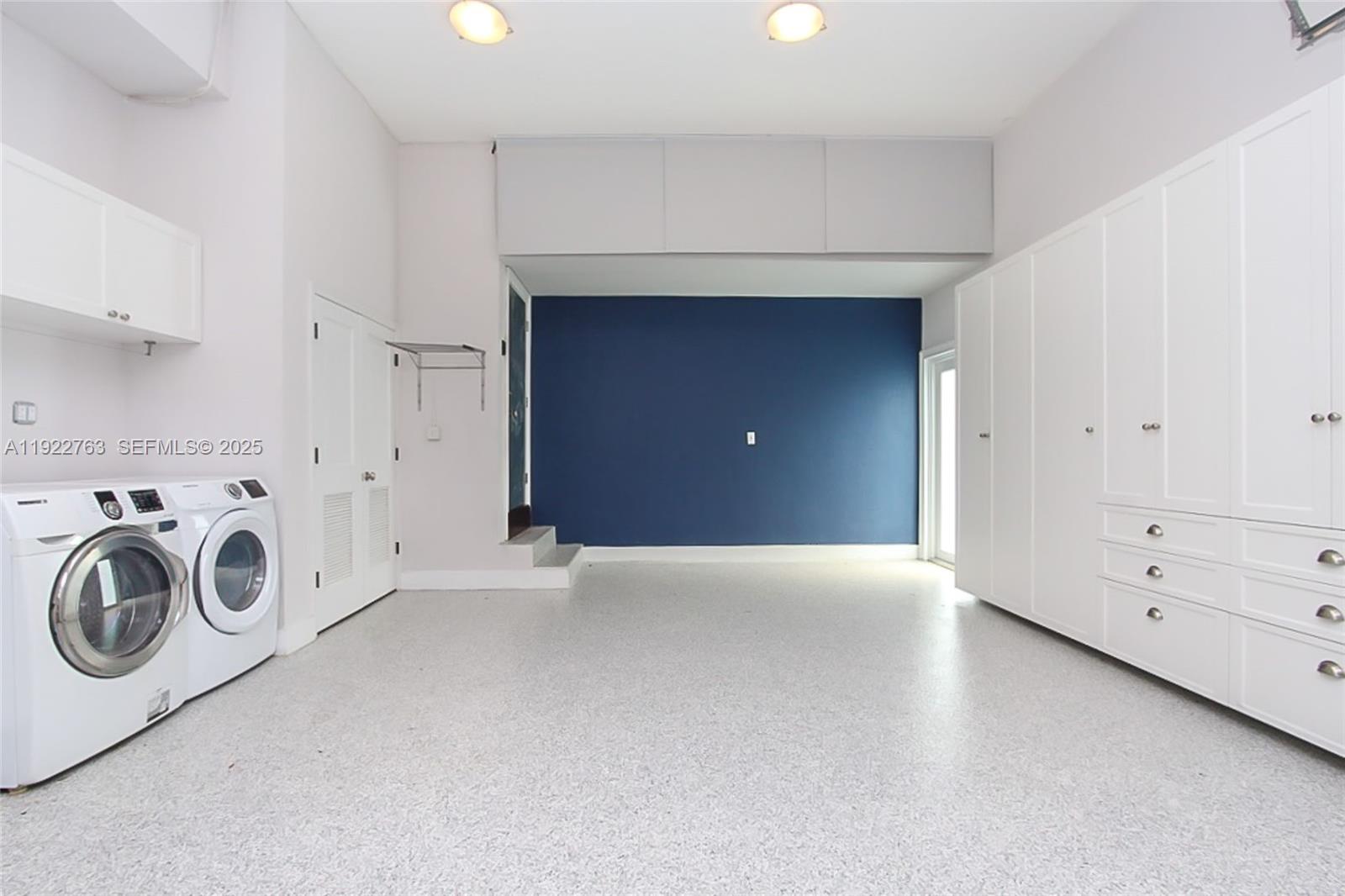 1400 Alberca St # 1400