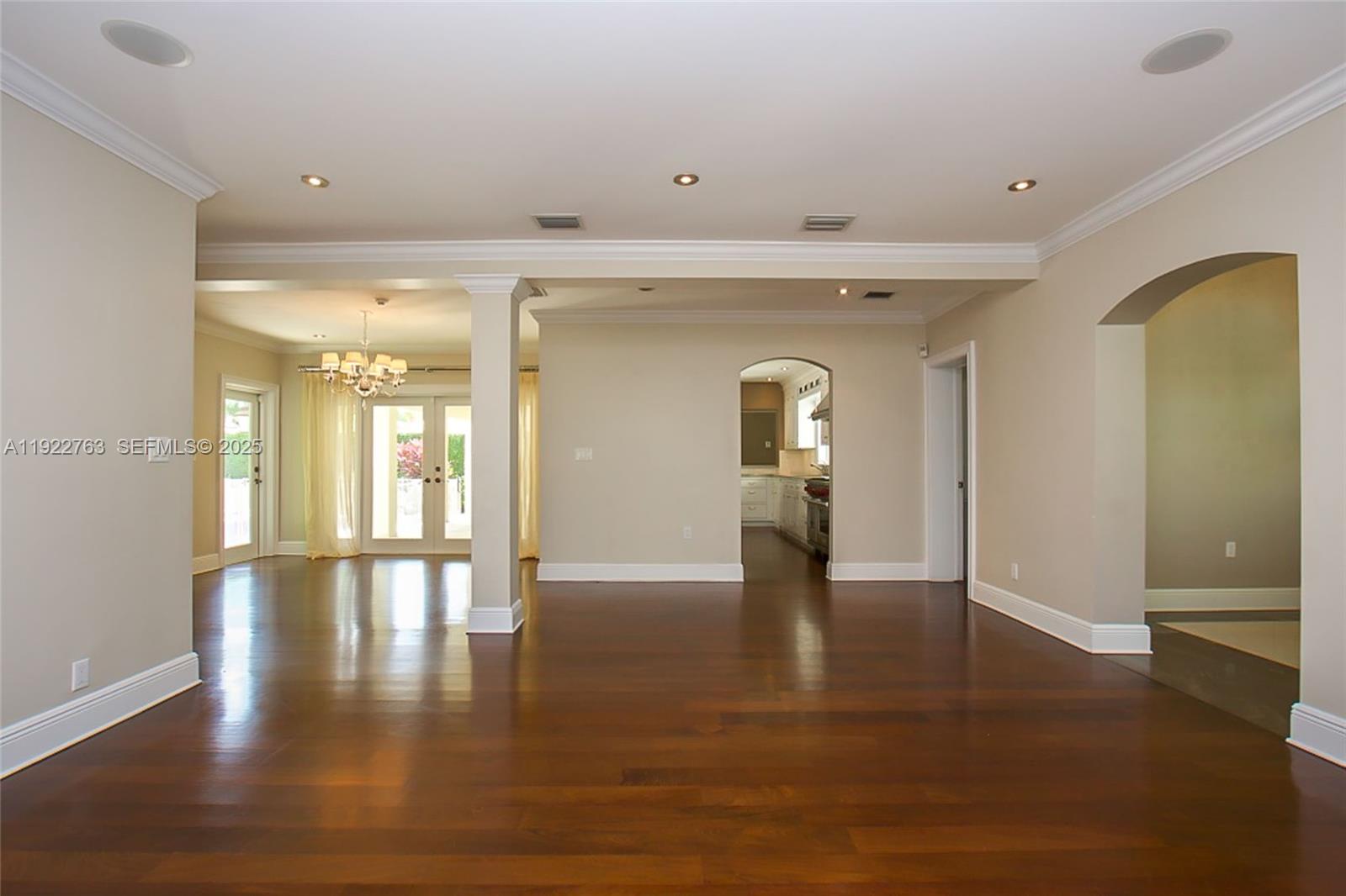 1400 Alberca St # 1400