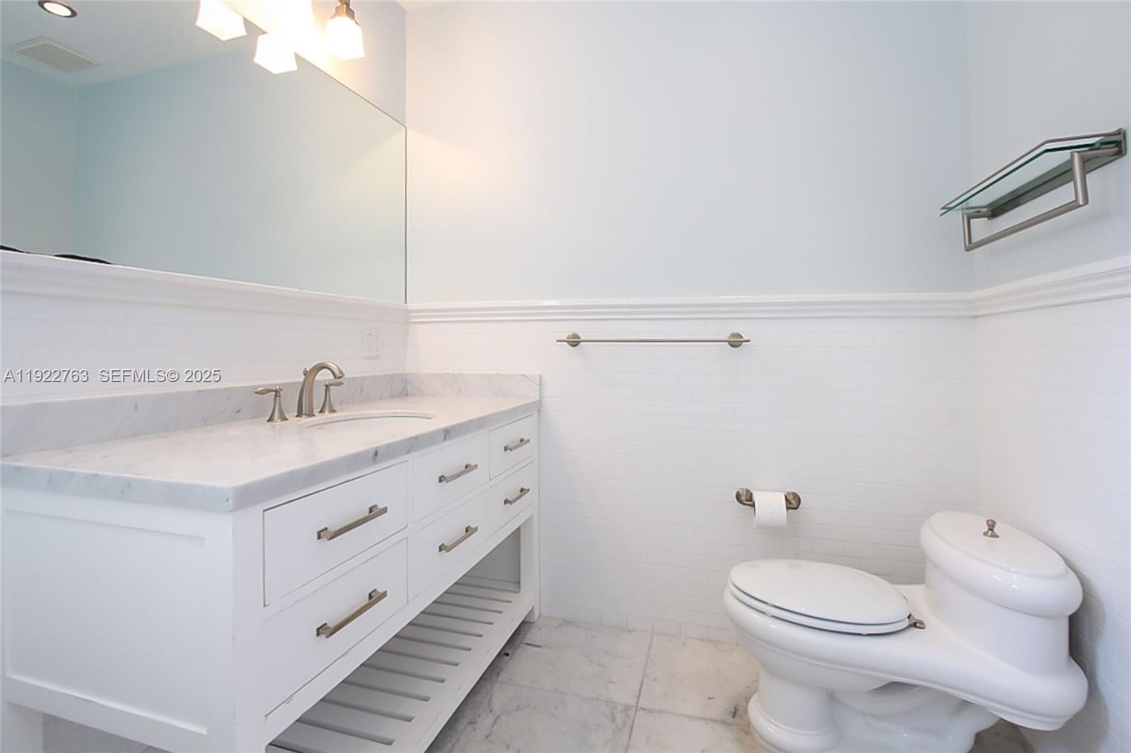 1400 Alberca St # 1400