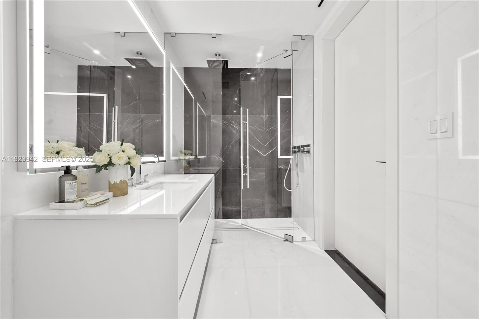 300 Biscayne Boulevard Way # 1106E