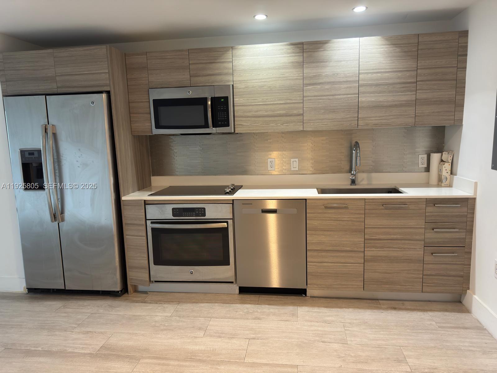 121 NE 34th St # 1214