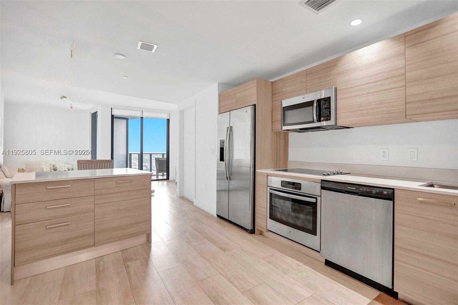 121 NE 34th St # 1214