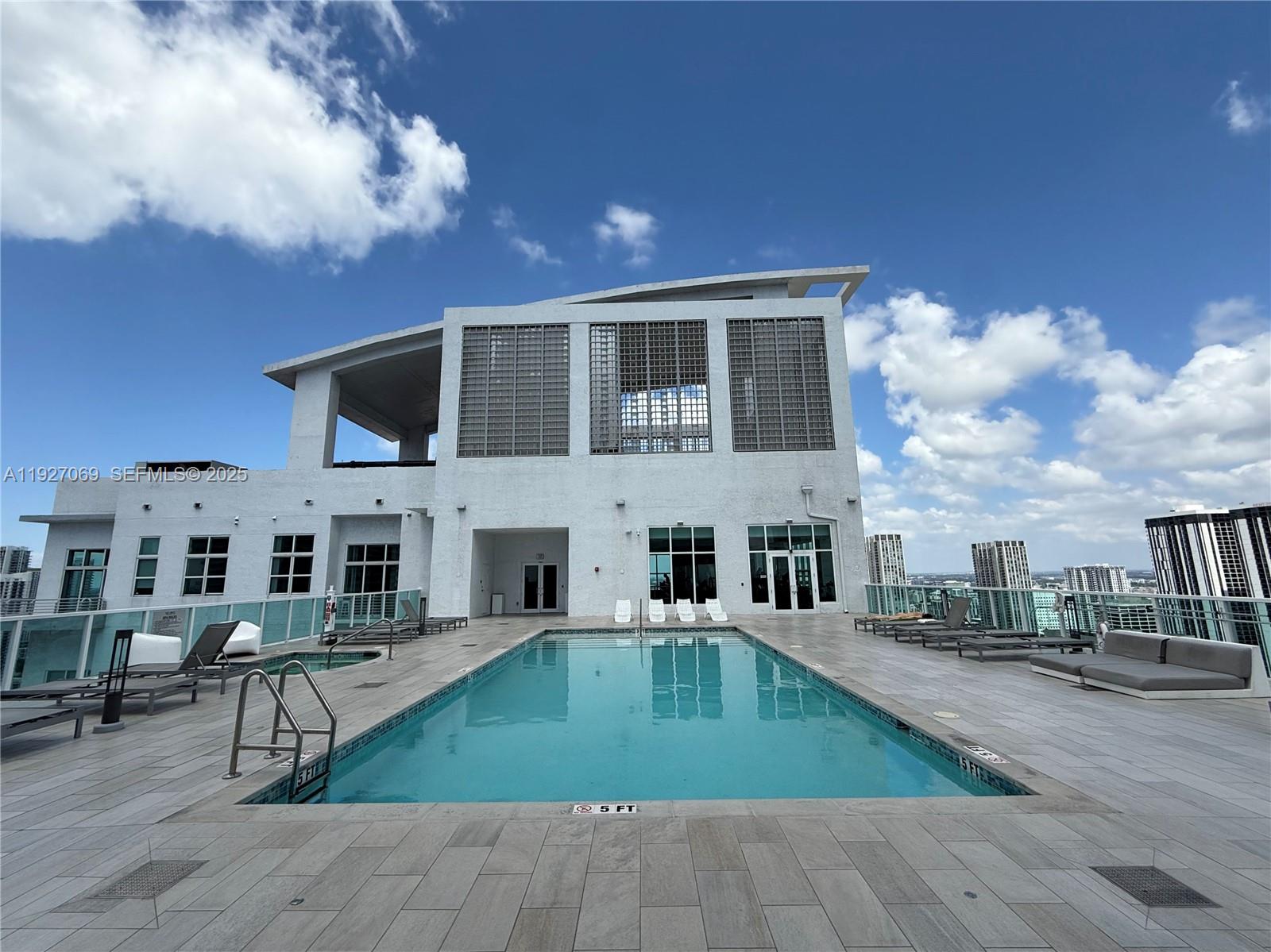 133 NE 2nd Ave # 1905