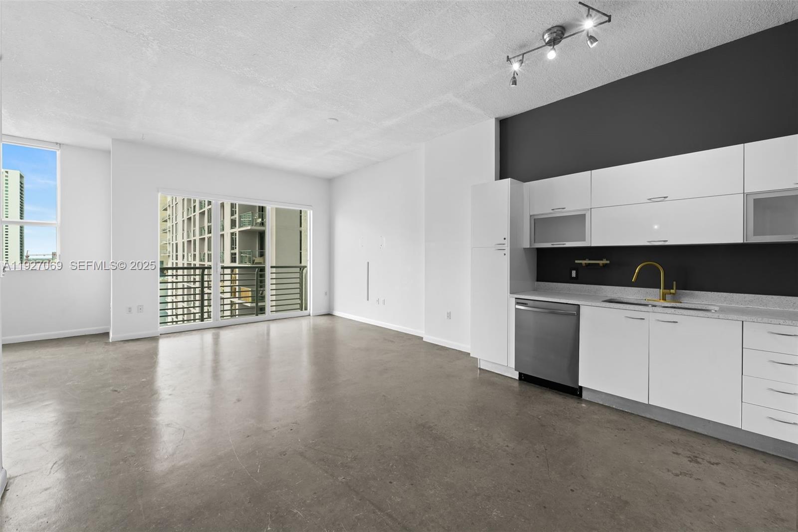 133 NE 2nd Ave # 1905