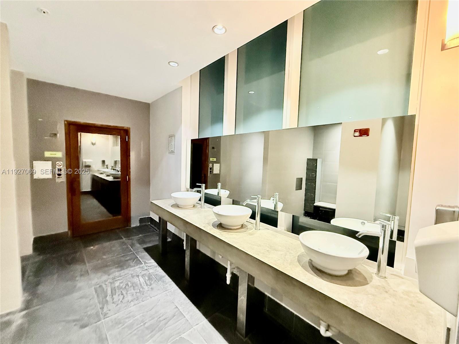 133 NE 2nd Ave # 1905