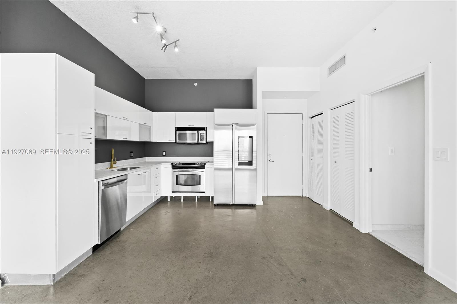 133 NE 2nd Ave # 1905