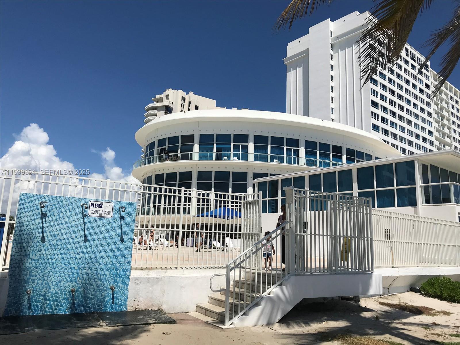 5445 Collins Ave # 1506