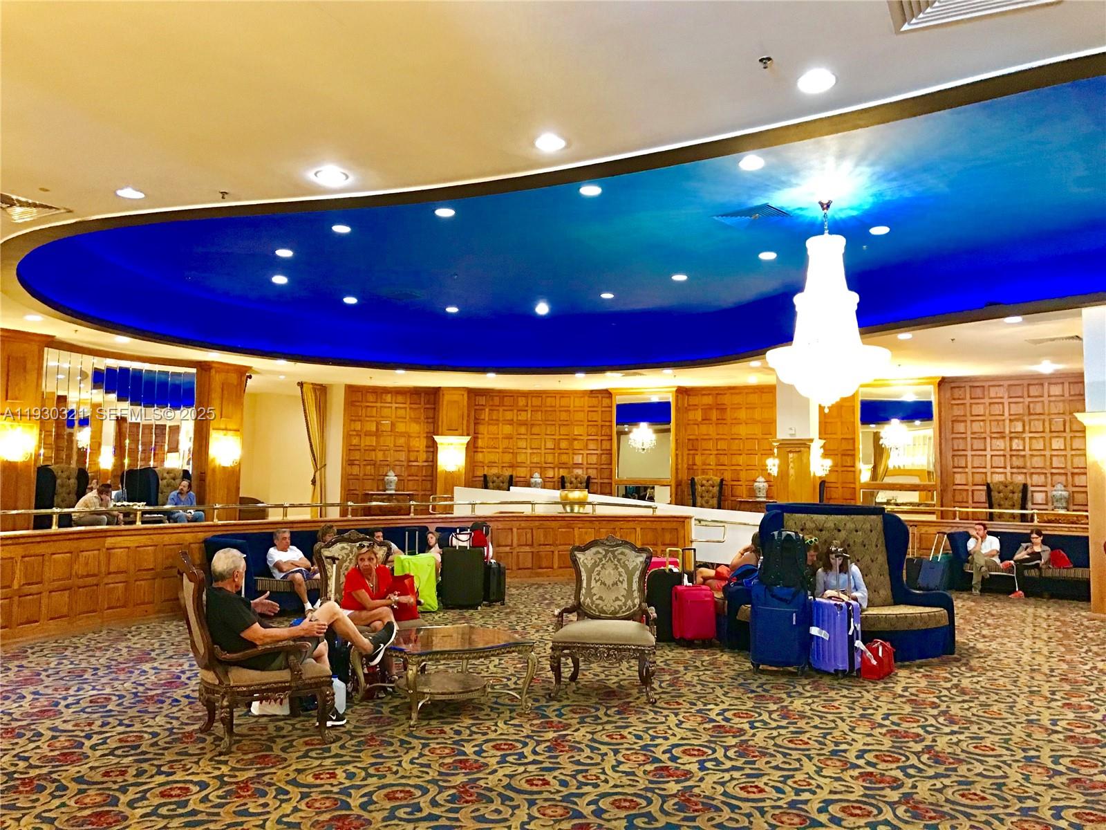 5445 Collins Ave # 1506