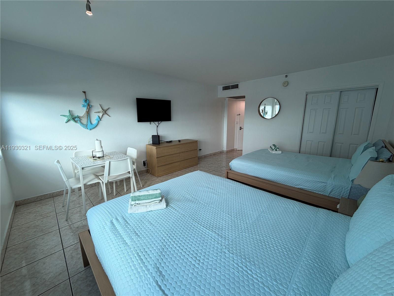 5445 Collins Ave # 1506