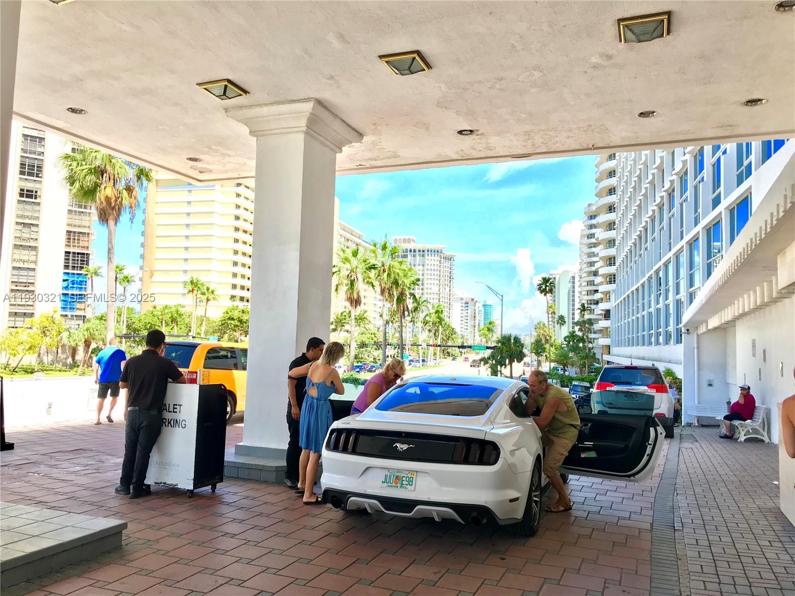 5445 Collins Ave # 1506