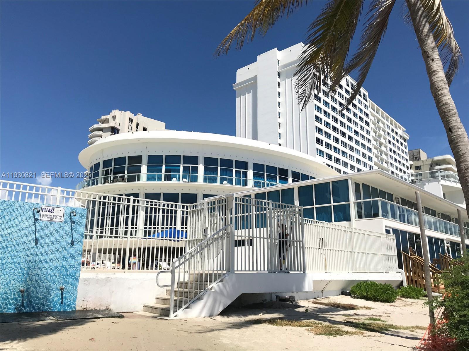 5445 Collins Ave # 1506