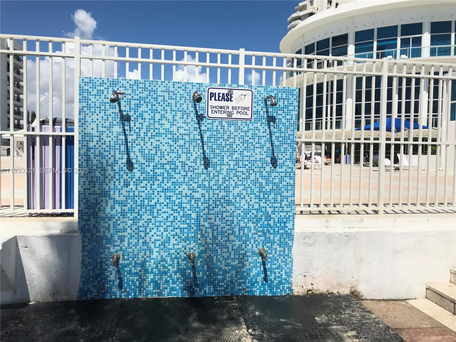 5445 Collins Ave # 1506