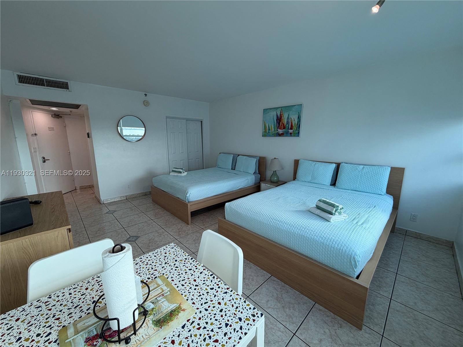 5445 Collins Ave # 1506