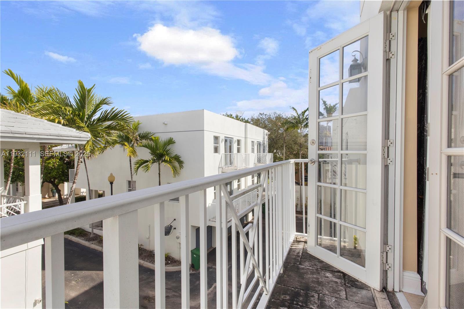 929 SW 11th St # 2 Unit: H-2