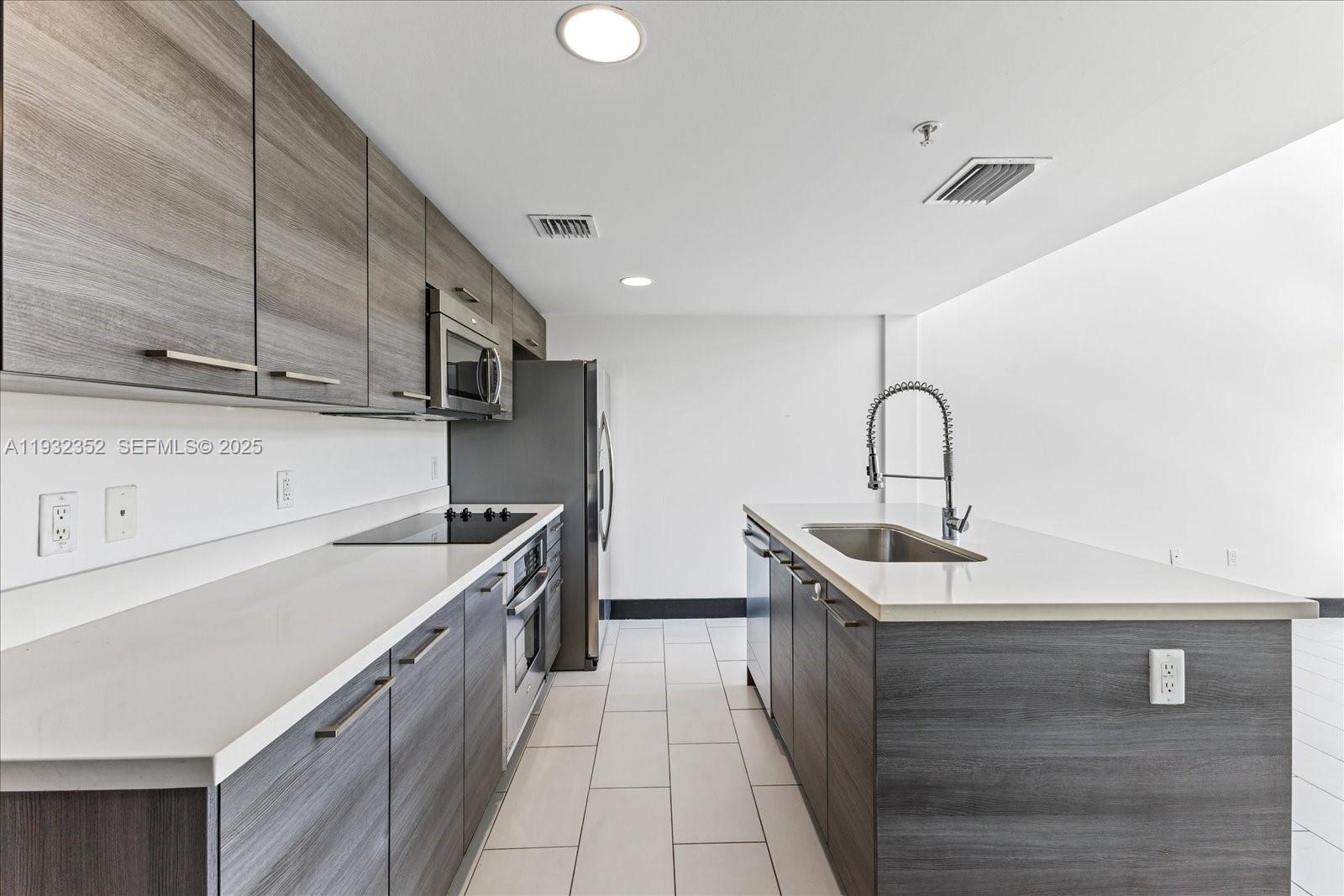 421 Meridian Ave # 19