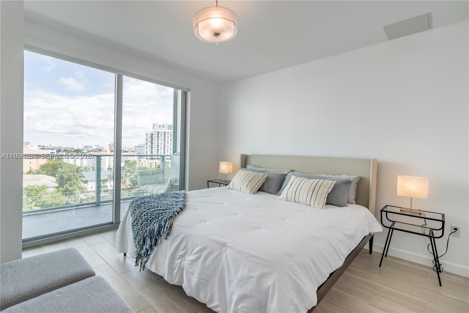1600 SW 1st Ave # 810