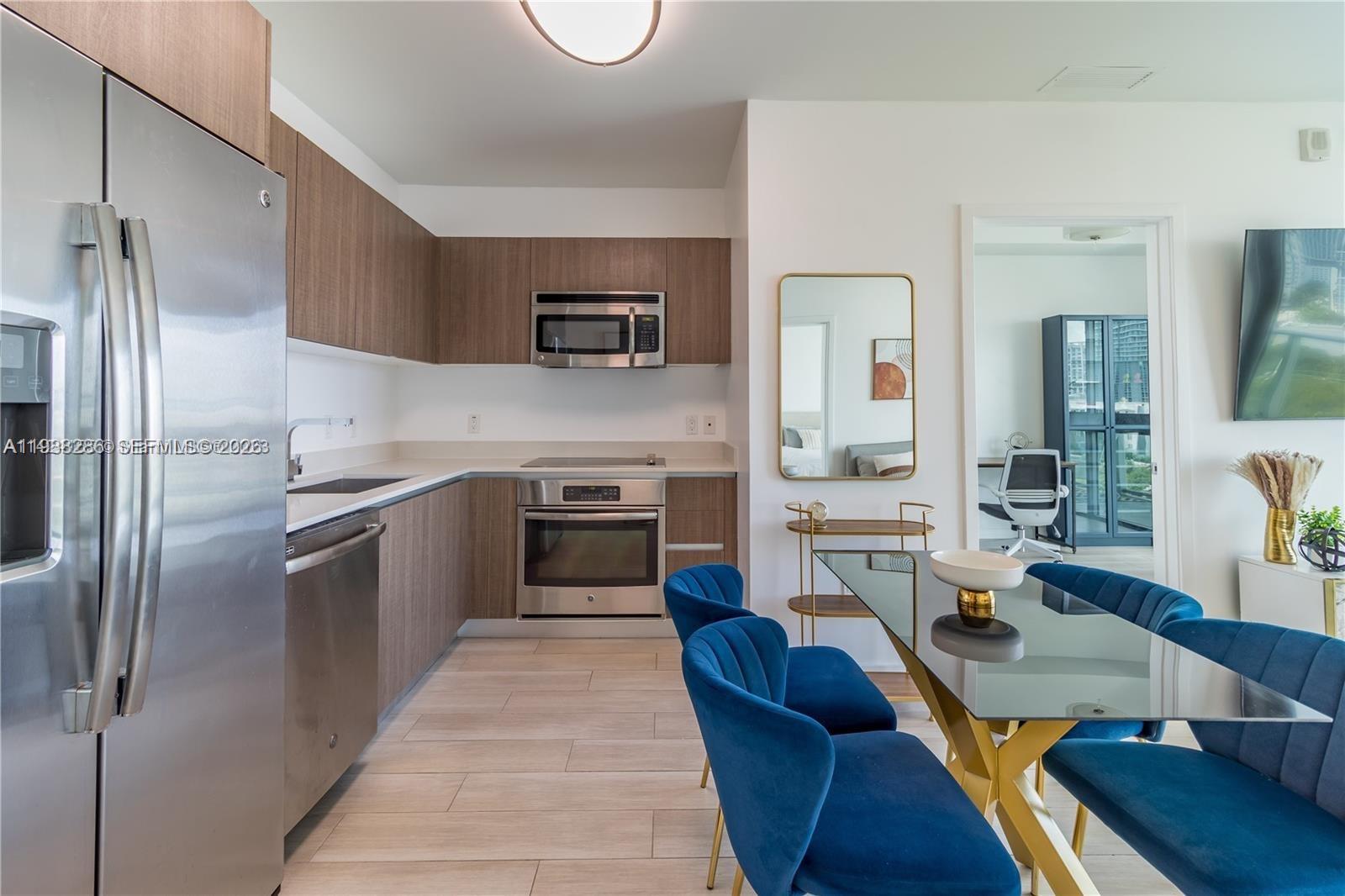 1600 SW 1st Ave # 810