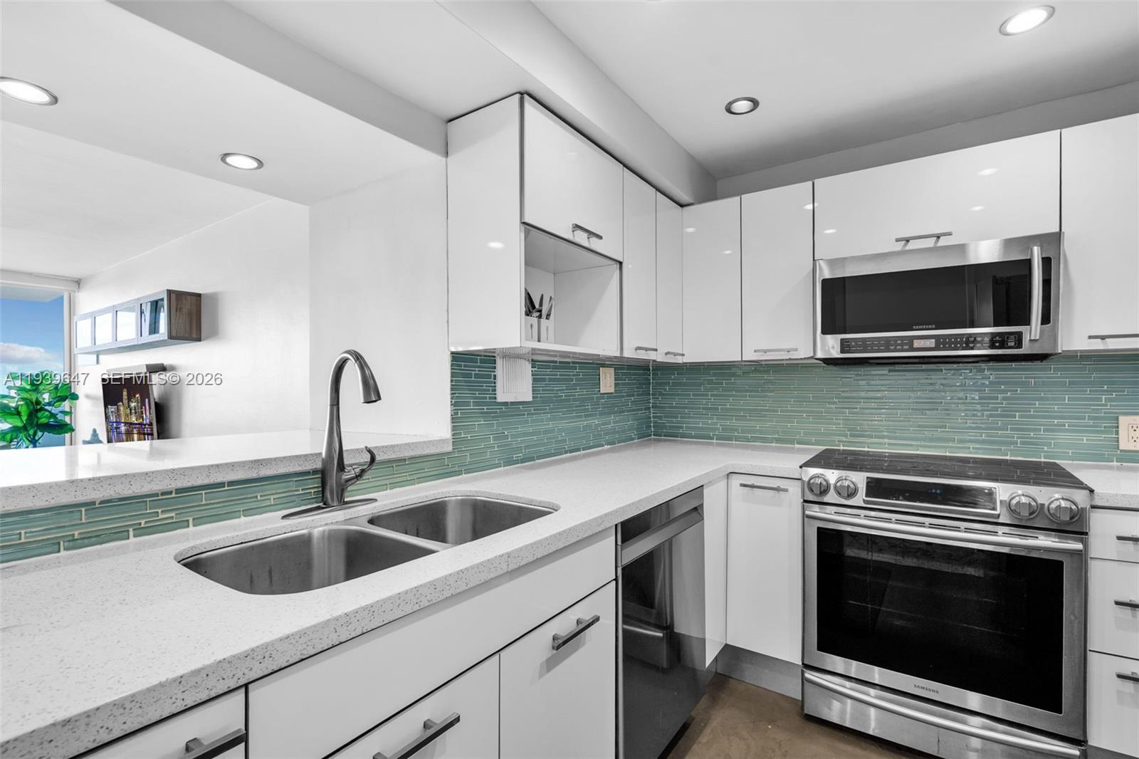 1200 West Ave # 910