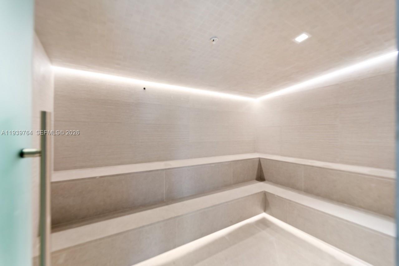 900 Biscayne Blvd # 3105