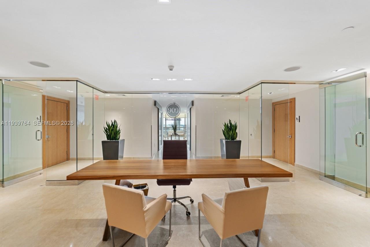 900 Biscayne Blvd # 3105