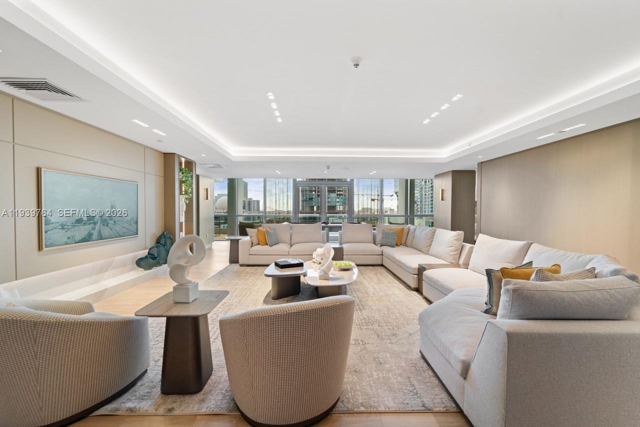 900 Biscayne Blvd # 3105