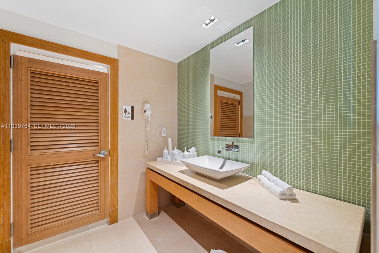 900 Biscayne Blvd # 3105