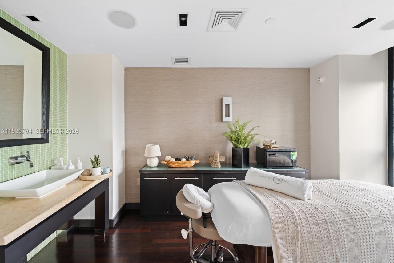 900 Biscayne Blvd # 3105