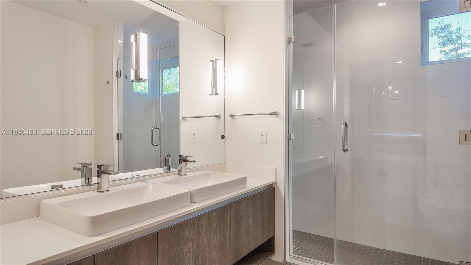 455 NE 39th St # 112