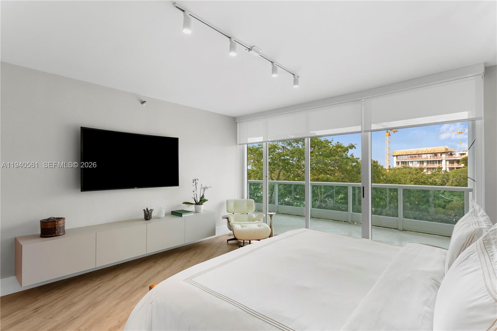 2127 Brickell Ave # 705