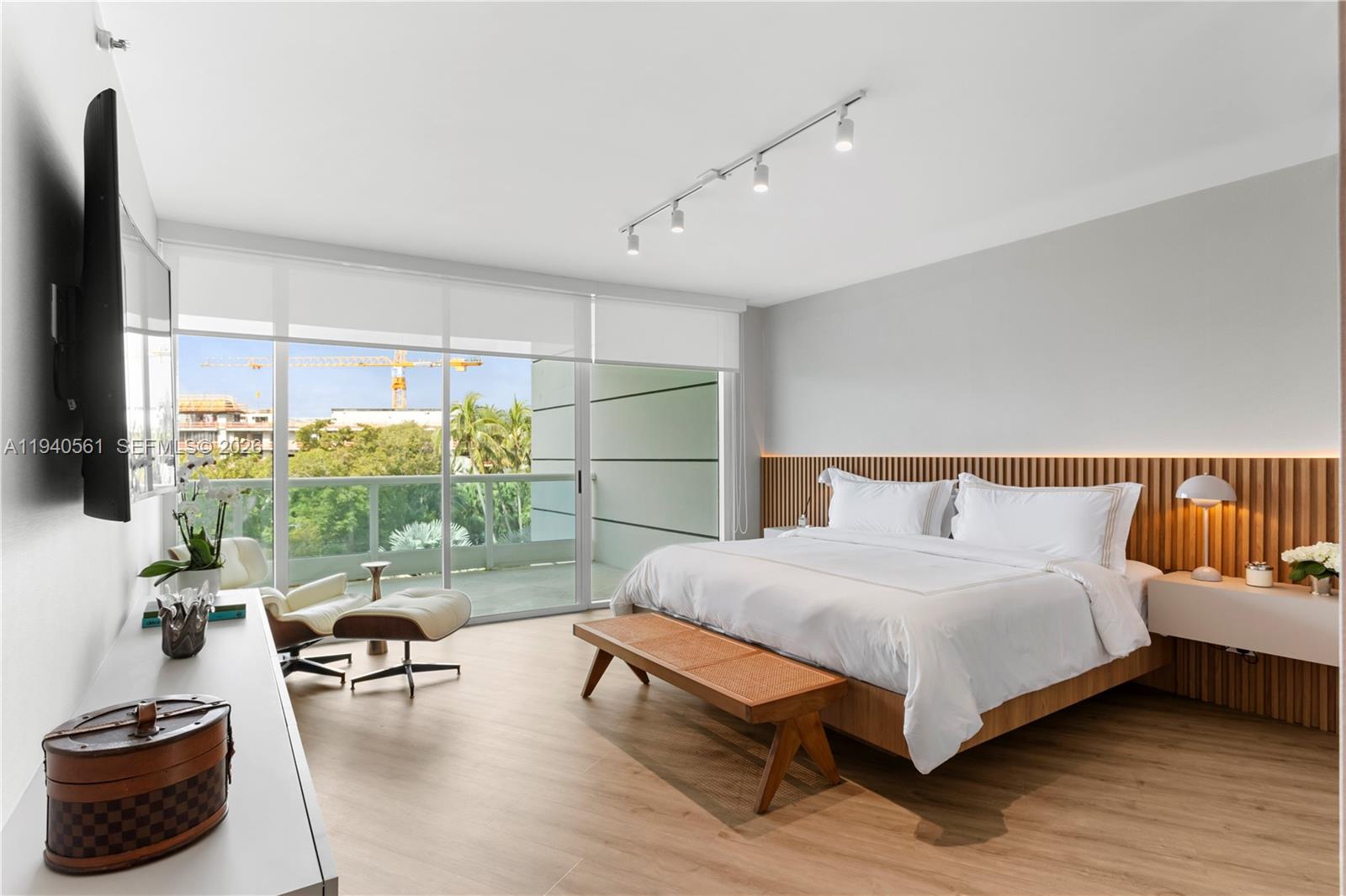 2127 Brickell Ave # 705