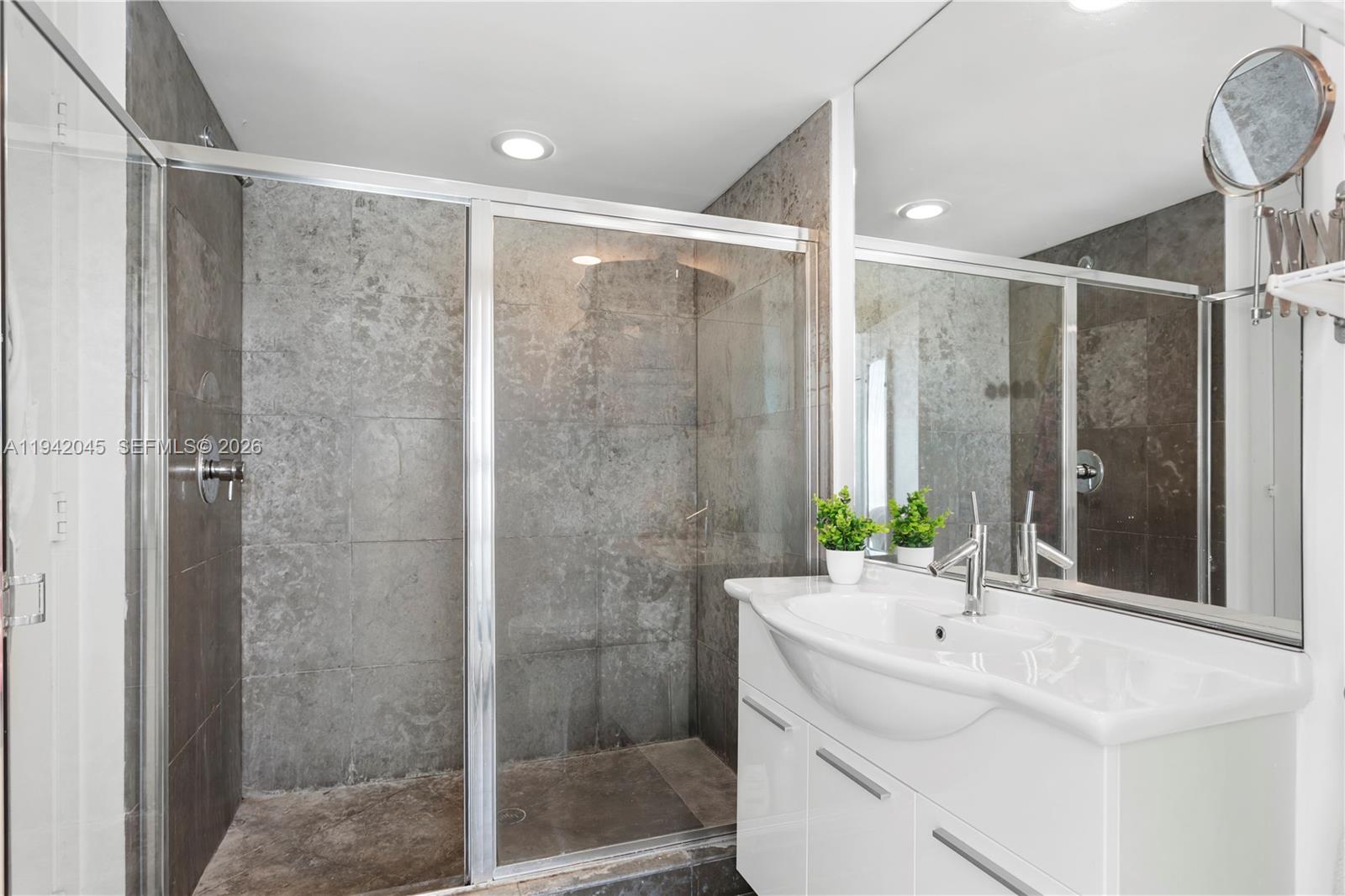 495 Brickell Ave # 1001