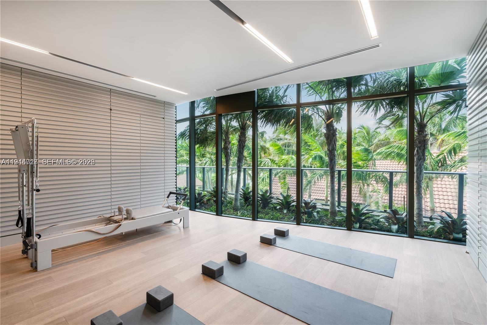 19575 Collins Ave # 12