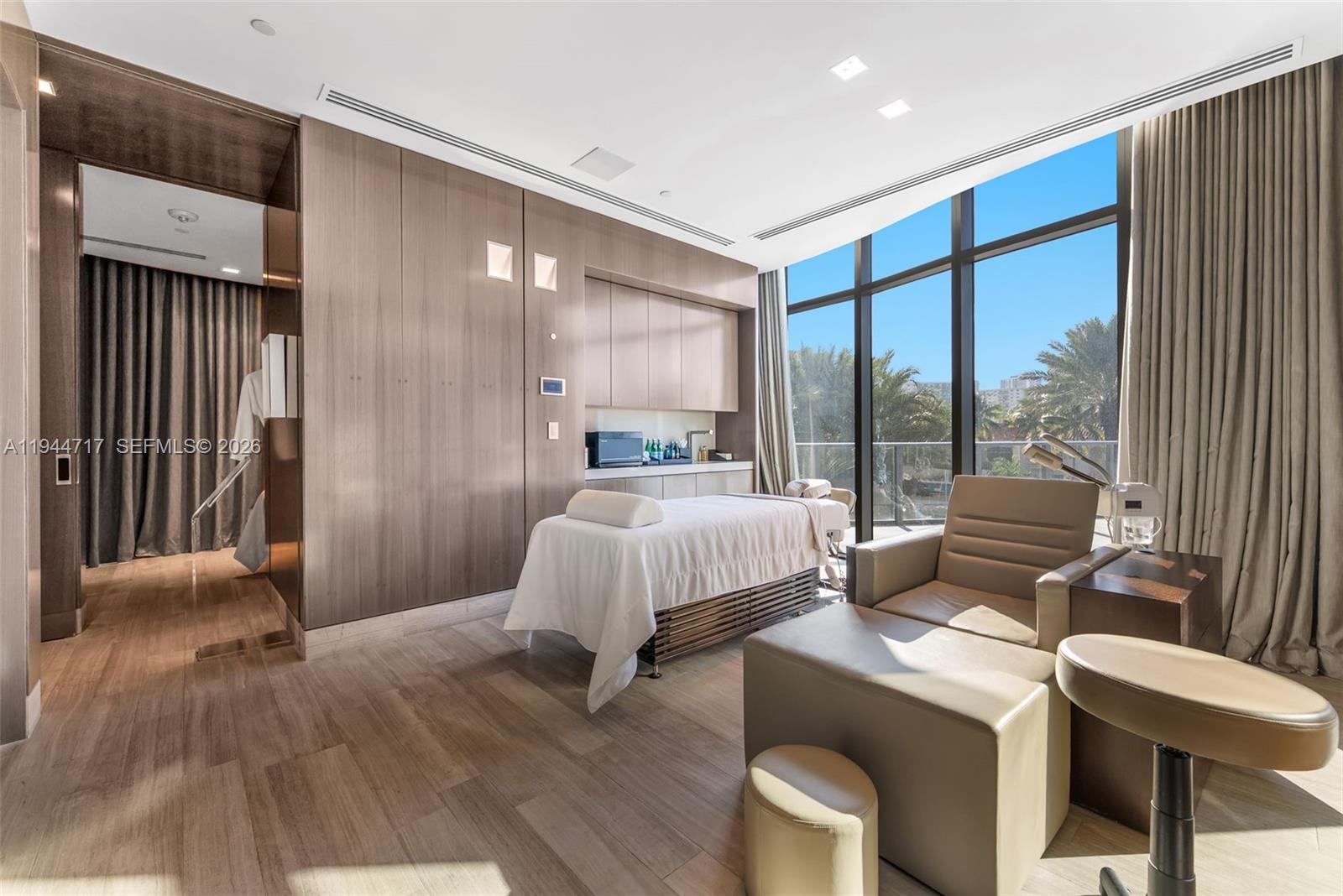 19575 Collins Ave # 12