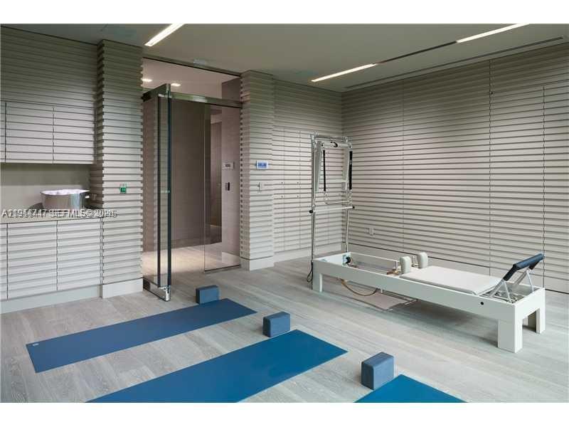 19575 Collins Ave # 12