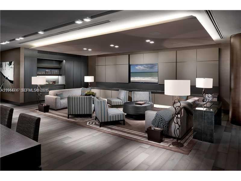 19575 Collins Ave # 12