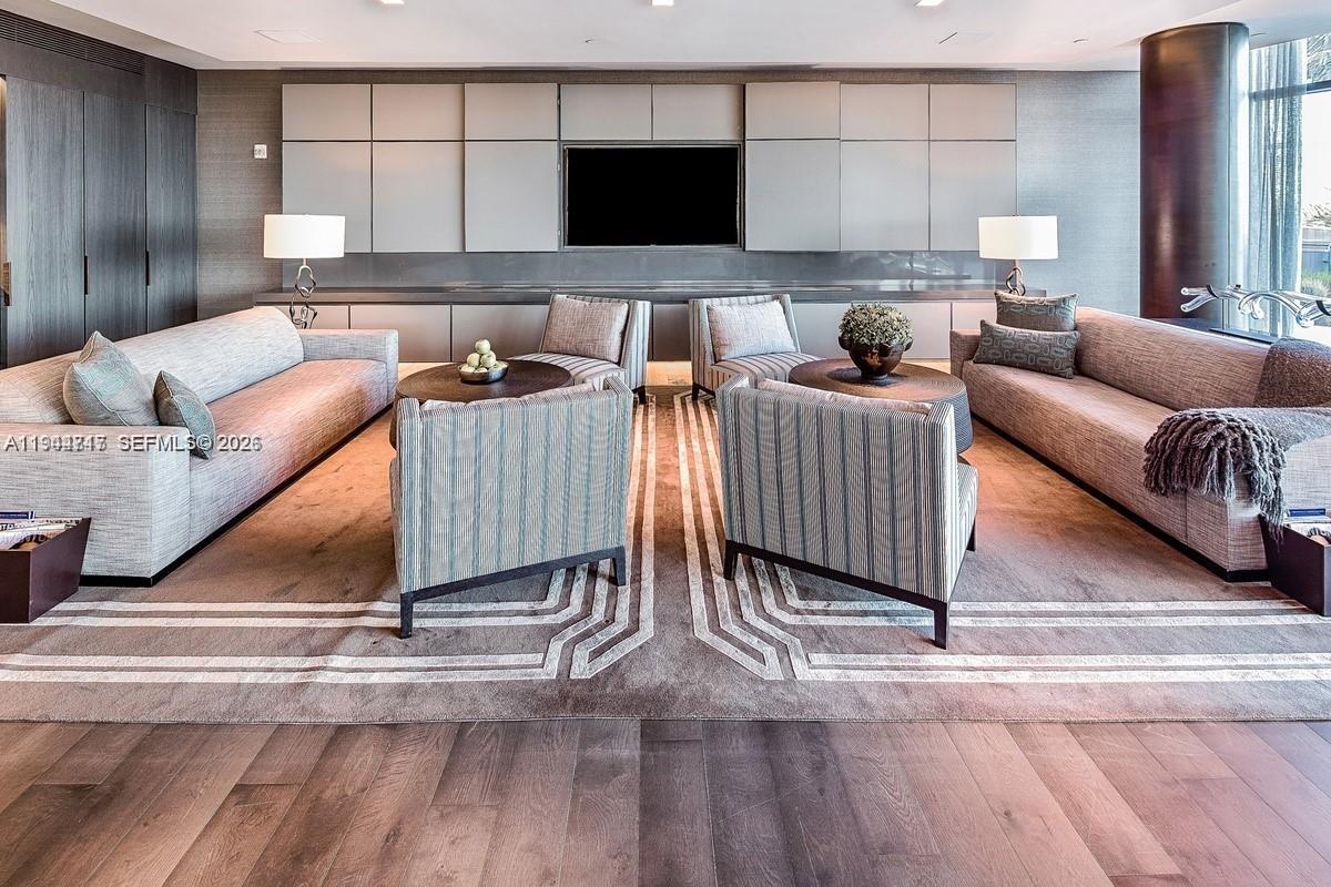 19575 Collins Ave # 12