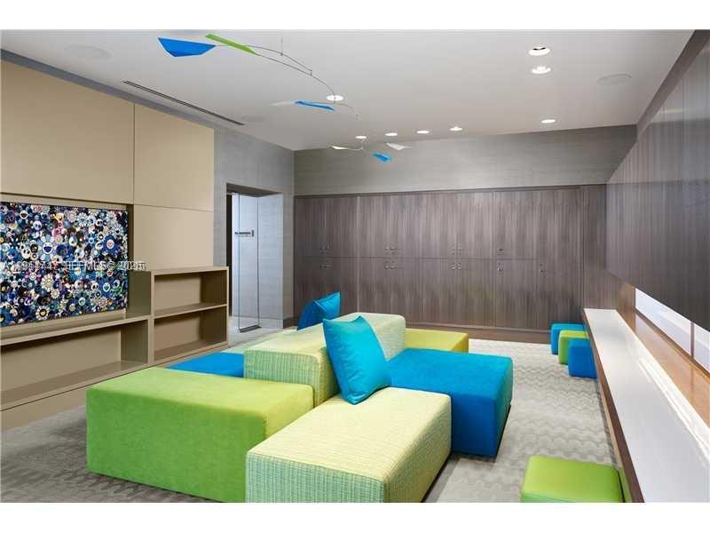 19575 Collins Ave # 12