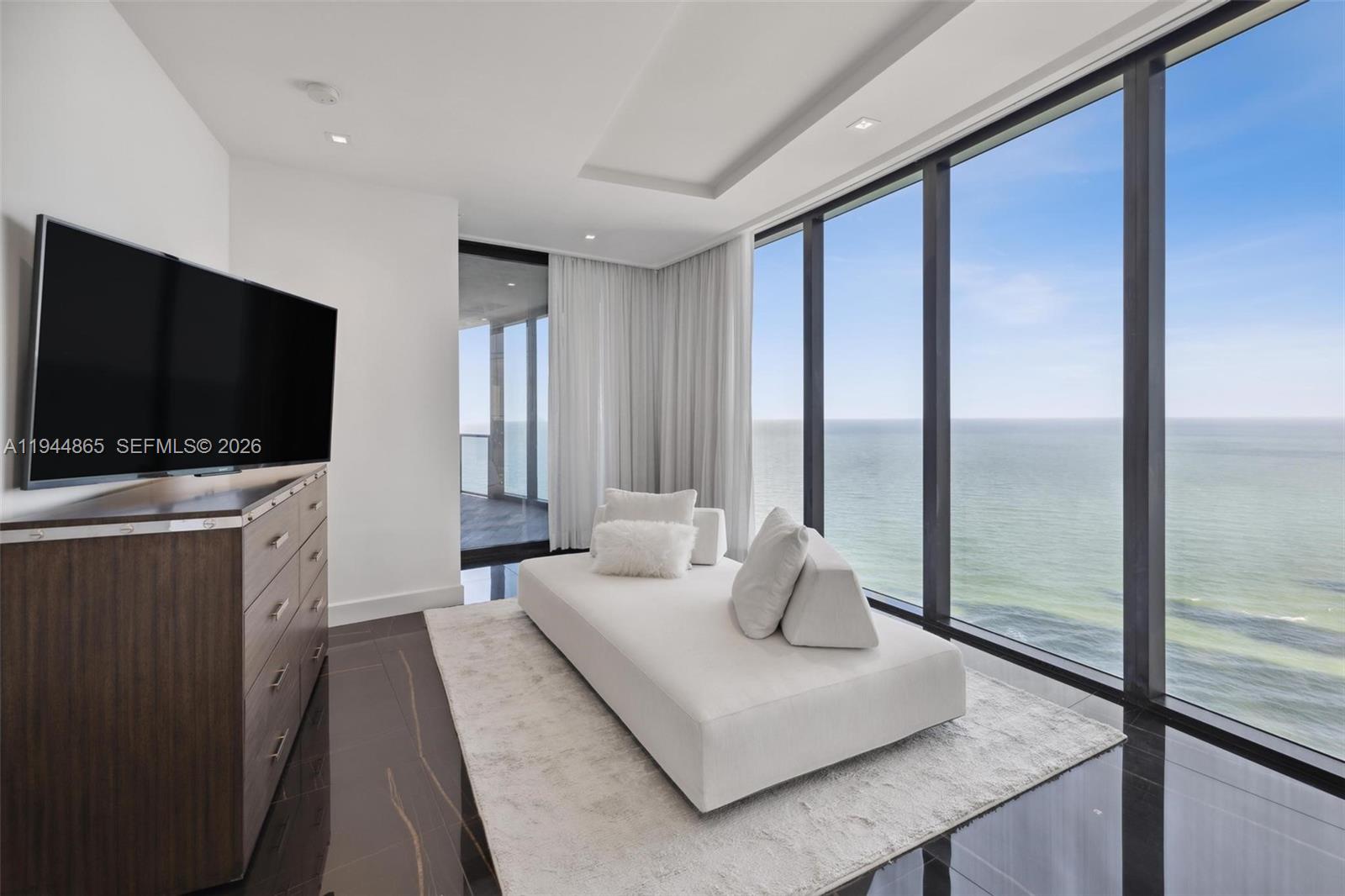 18555 Collins Ave # 2601