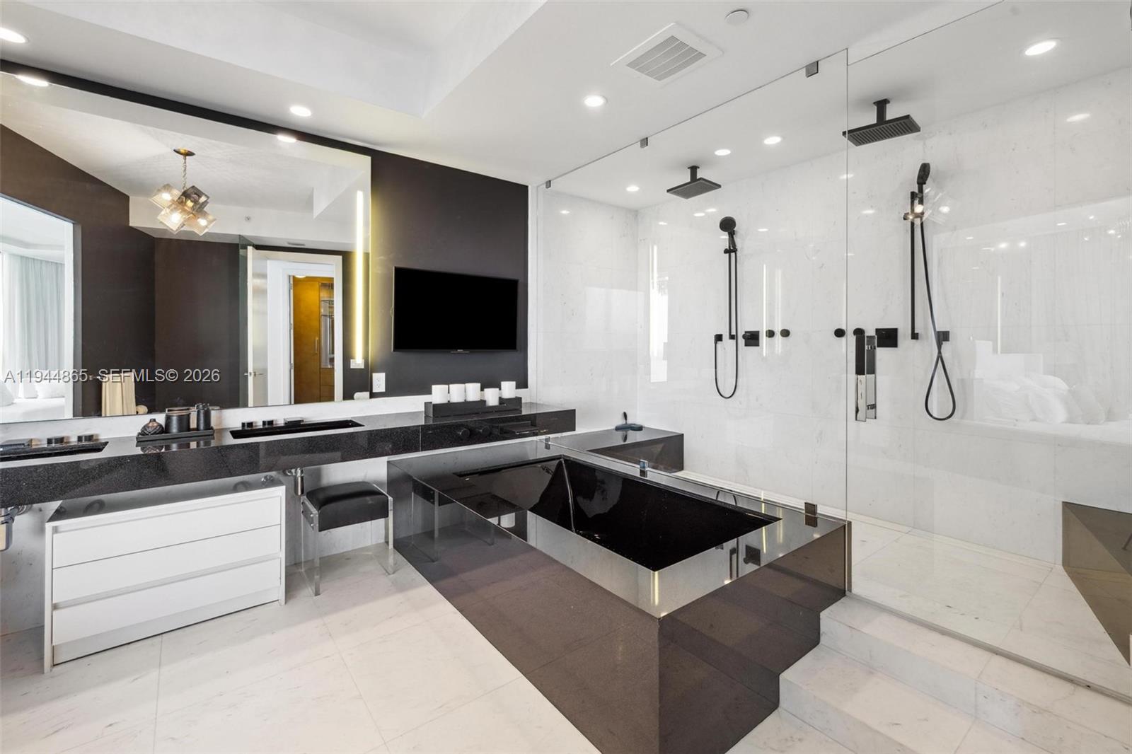 18555 Collins Ave # 2601