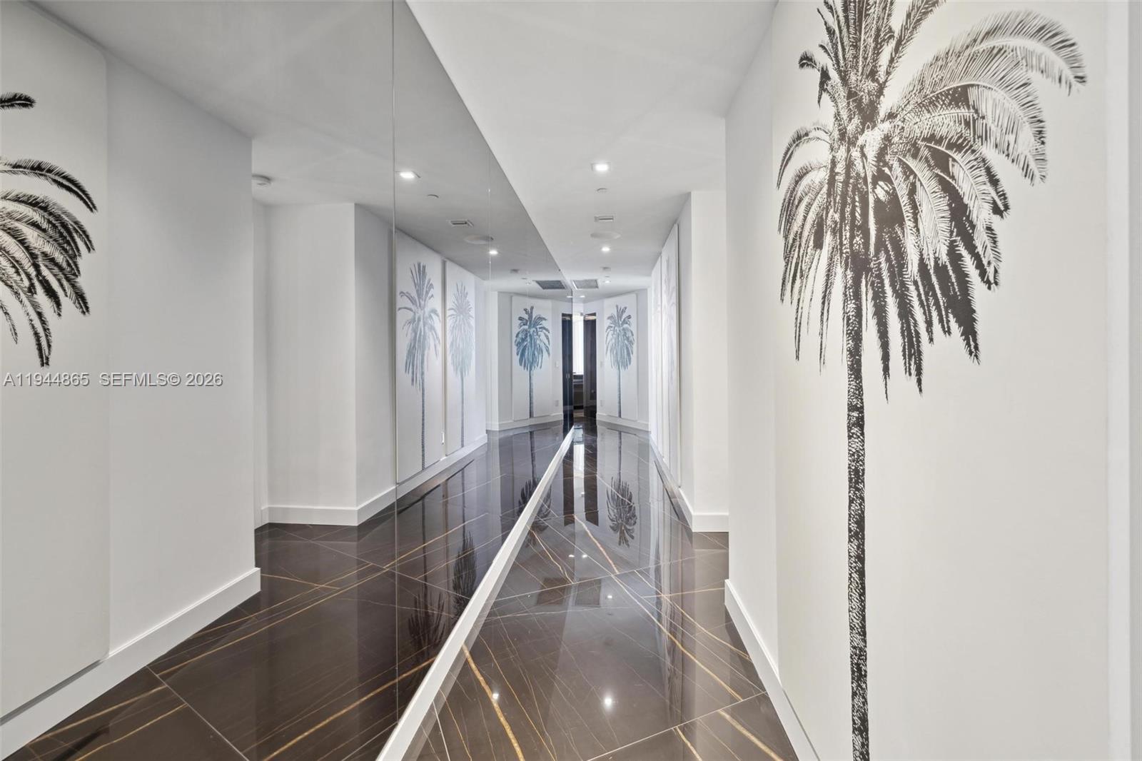18555 Collins Ave # 2601