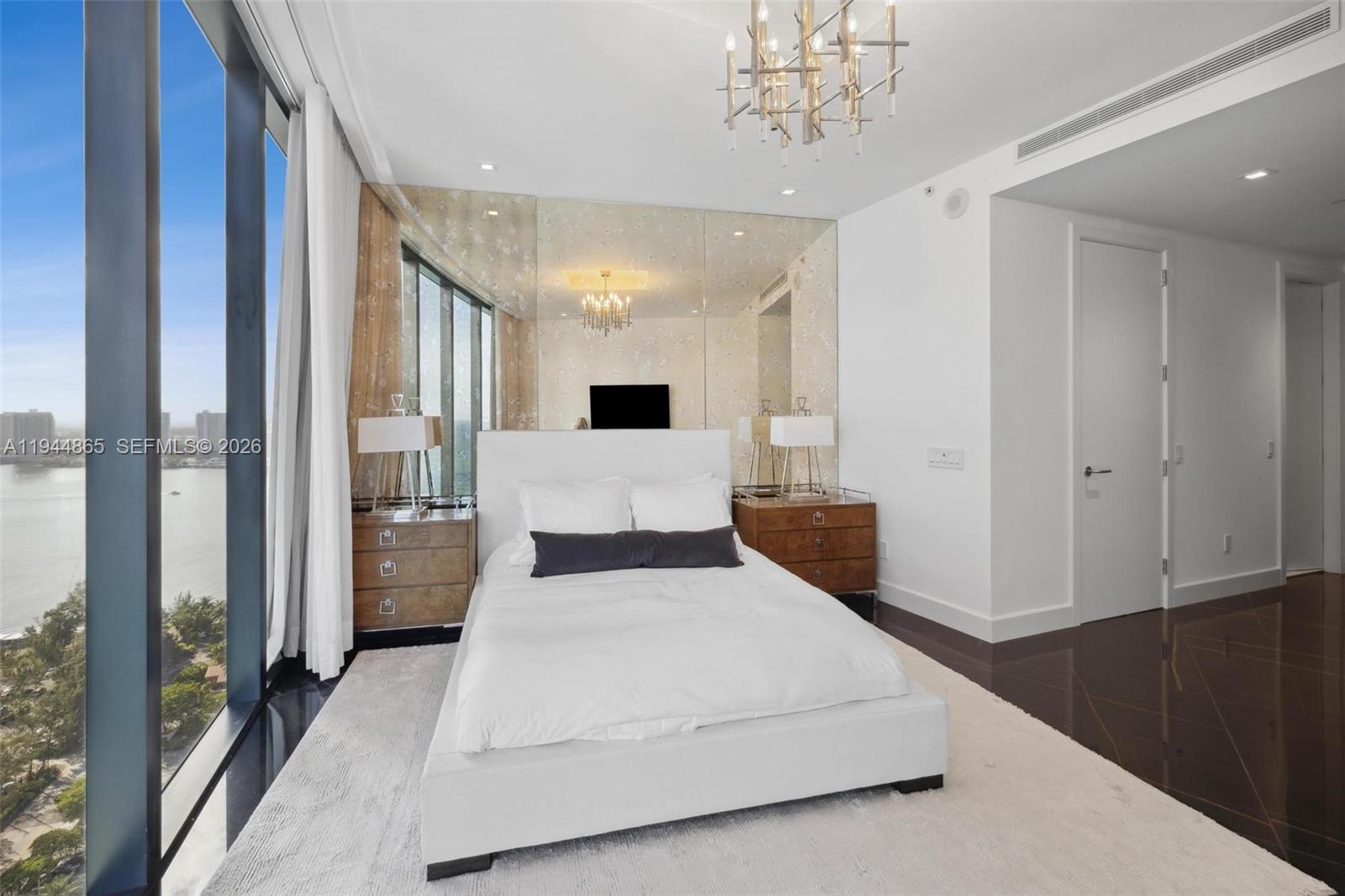 18555 Collins Ave # 2601