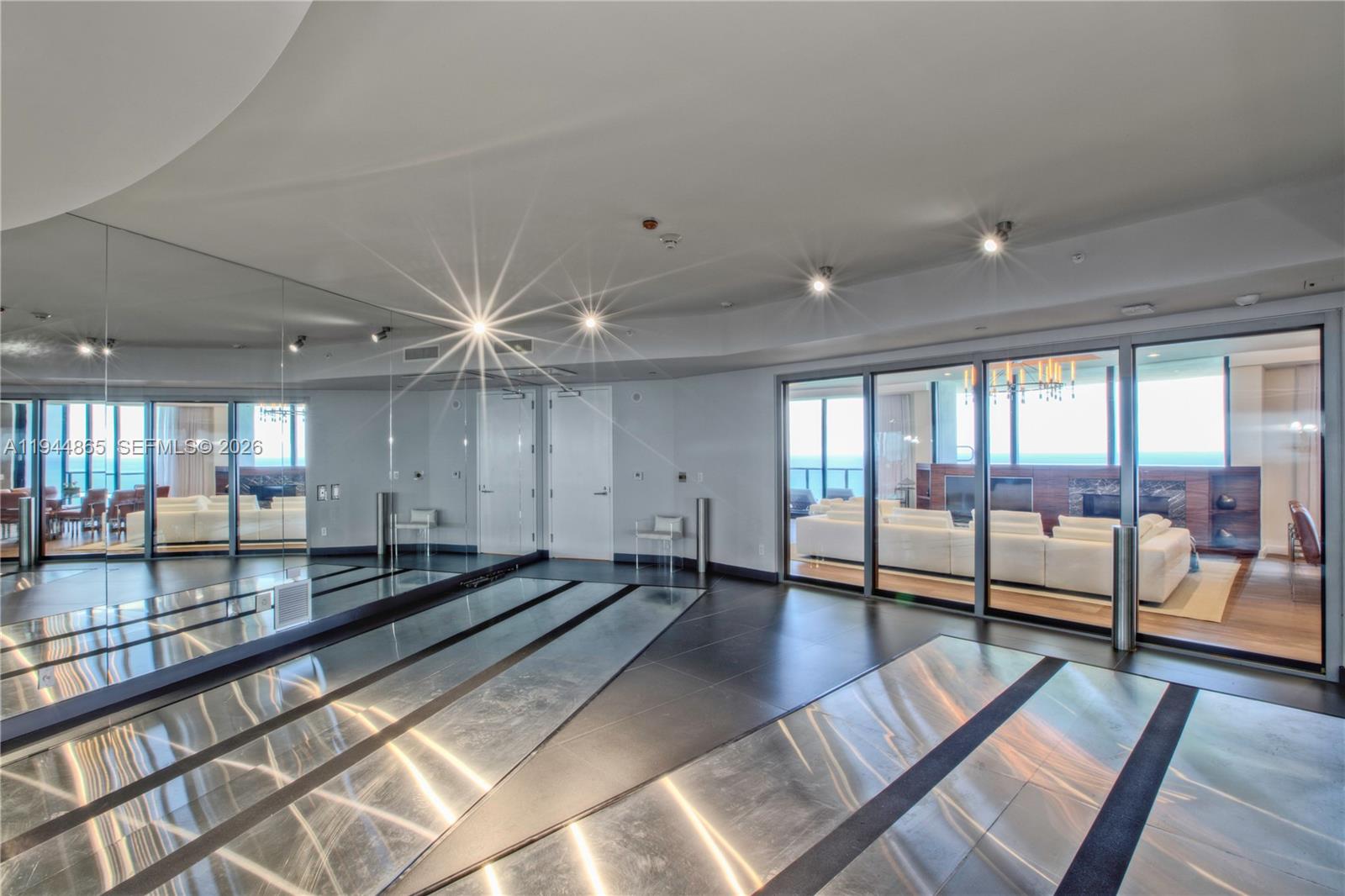 18555 Collins Ave # 2601