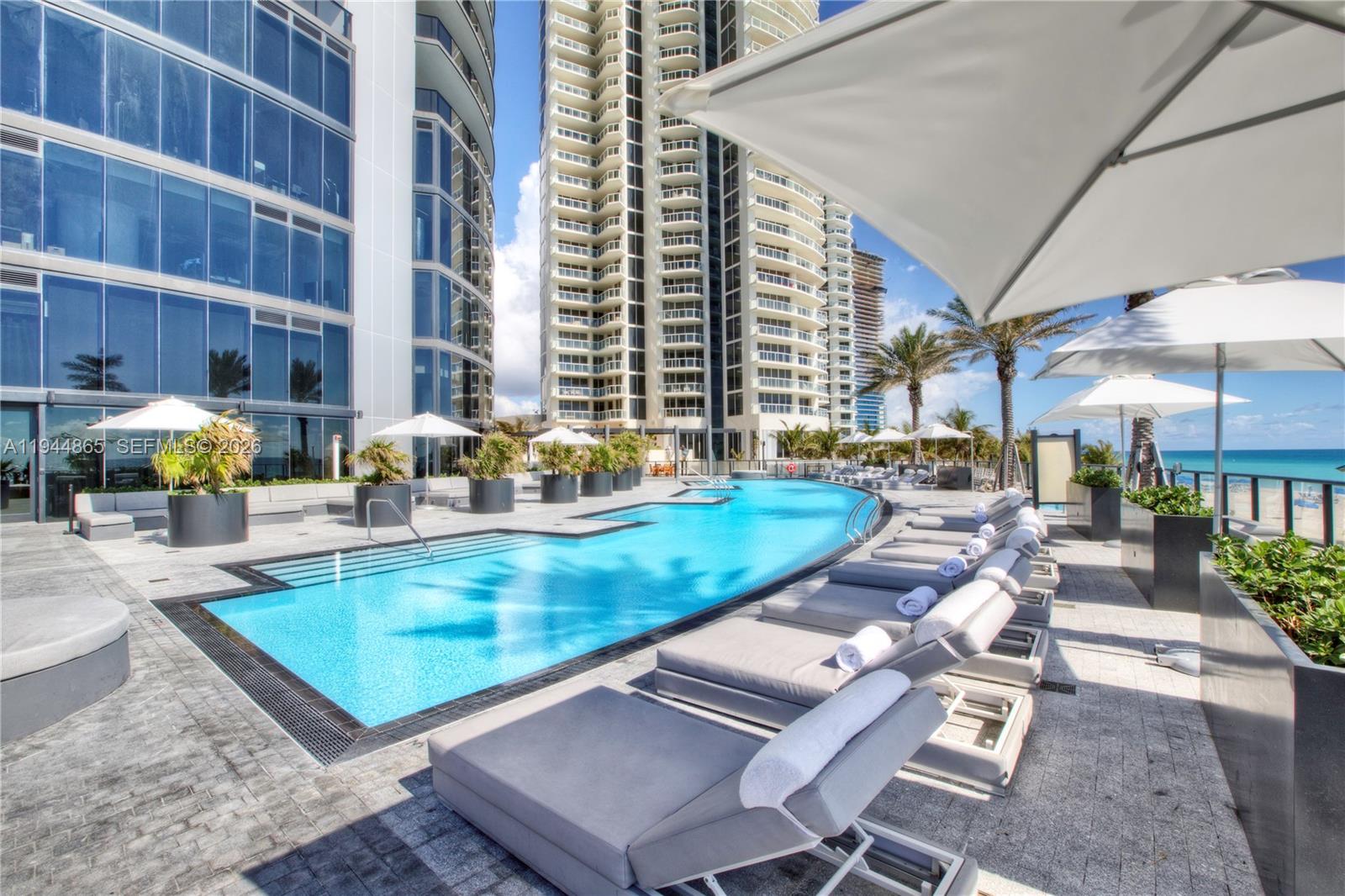 18555 Collins Ave # 2601