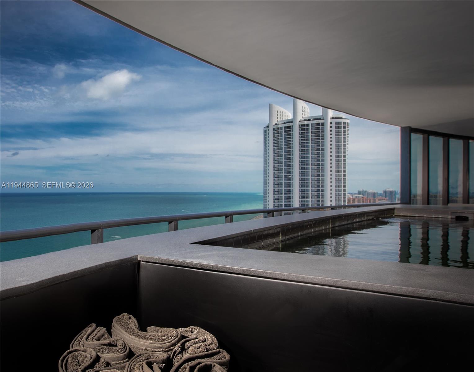 18555 Collins Ave # 2601