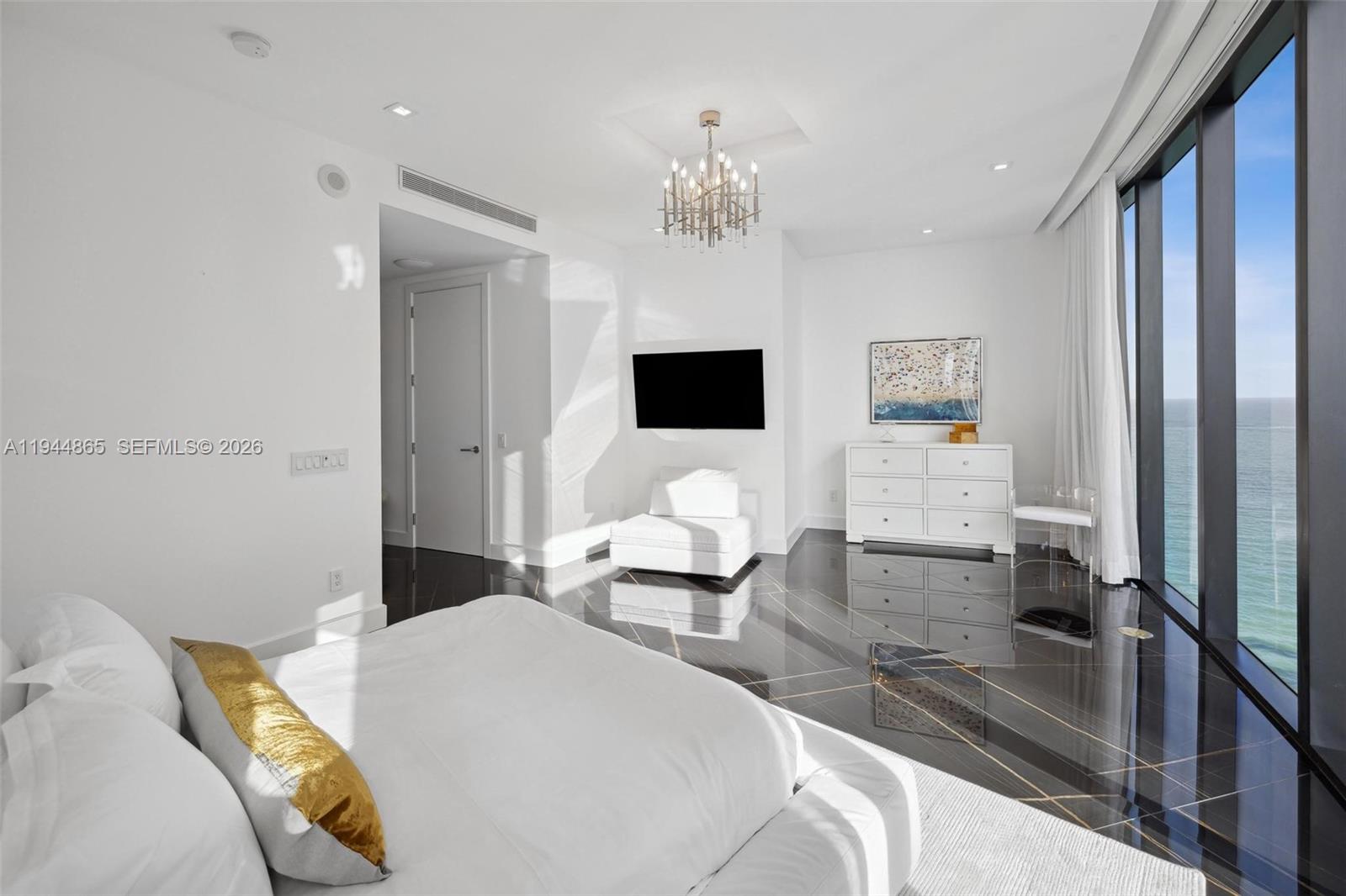 18555 Collins Ave # 2601