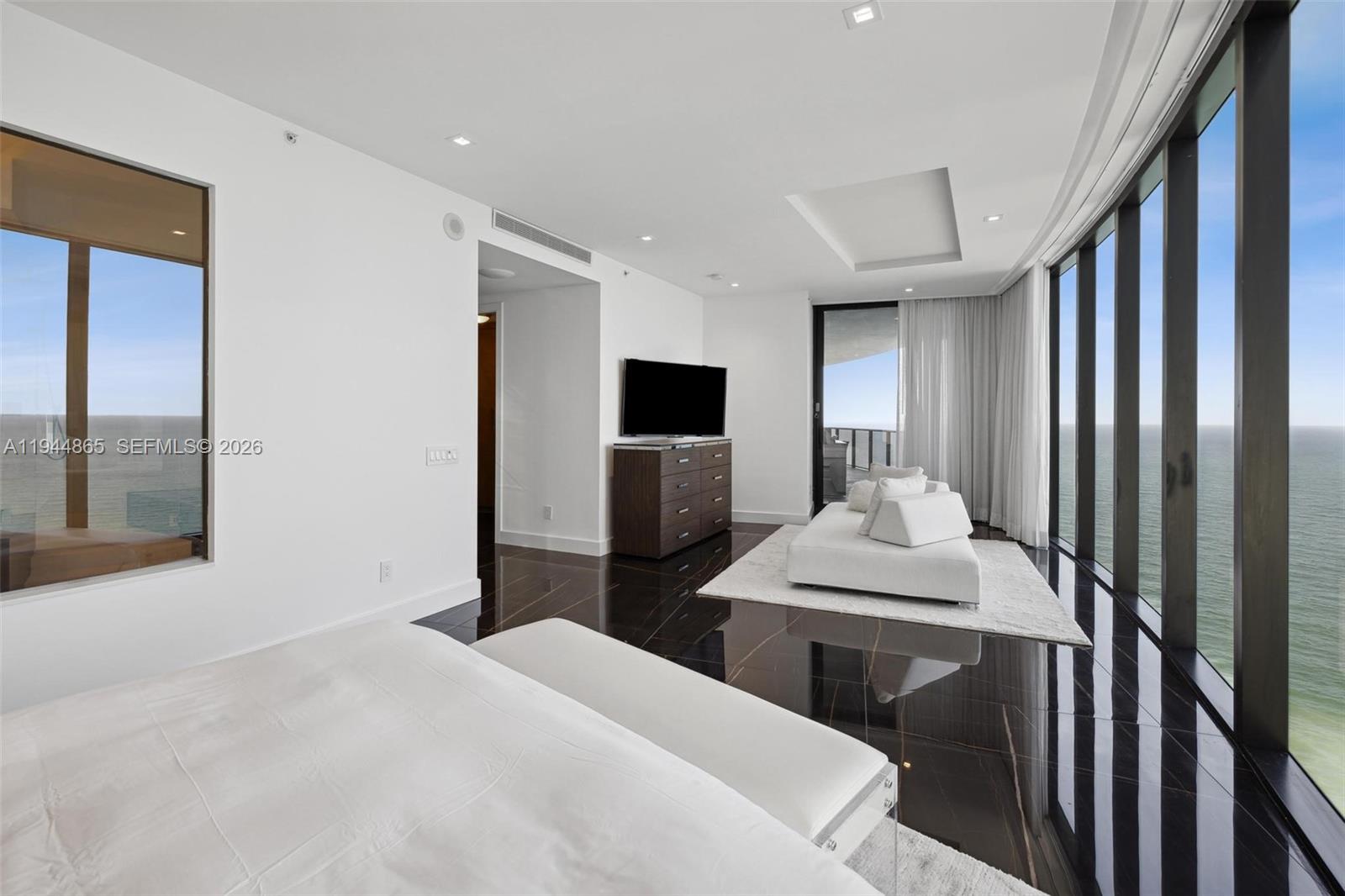 18555 Collins Ave # 2601