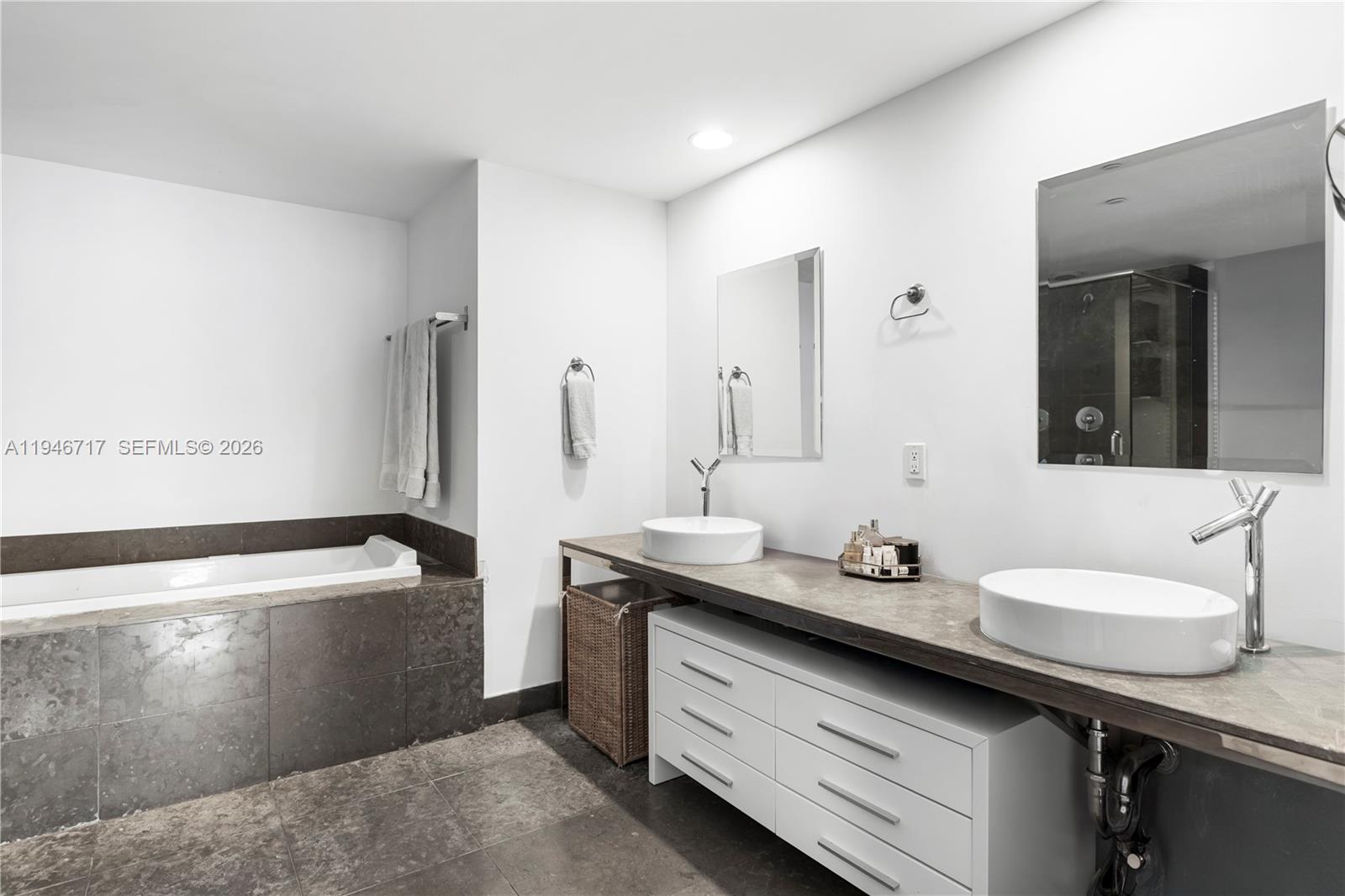 495 Brickell Ave # 1001